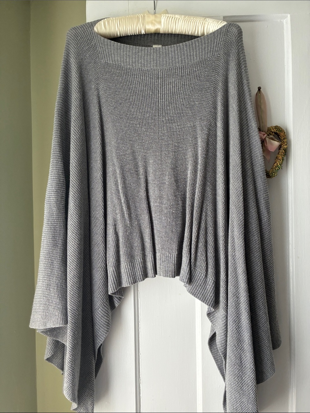 Lululemon Forward Flow Poncho in Rhino Gray, One Size
